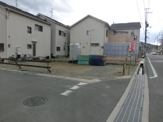 Local photos, including front road. Local (11 May 2013) Shooting No. 26 place