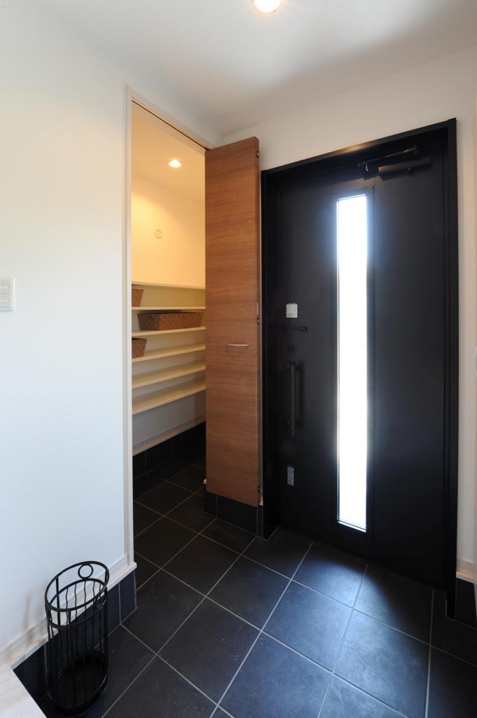 Model house photo. Convenient entrance cloak also for storage of outdoor gear and stroller