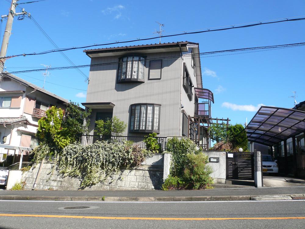 Local photos, including front road. Local (10 May 2013) Shooting