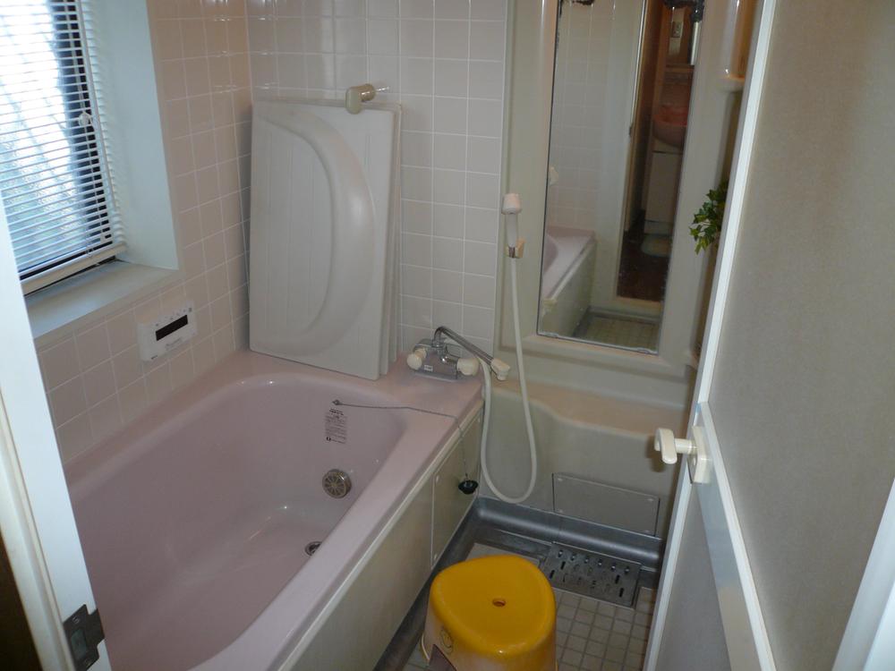 Bathroom. Indoor (10 May 2013) Shooting