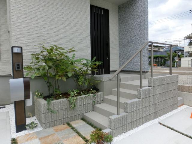 Entrance. Entrance approach