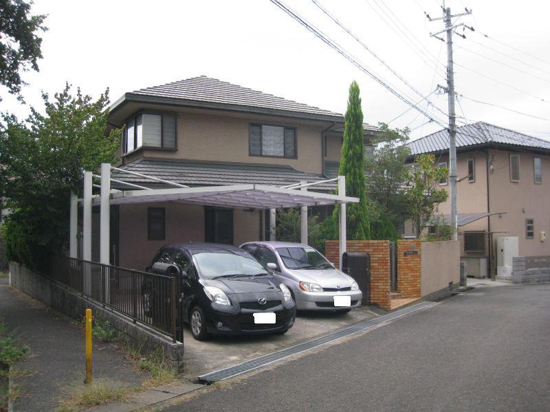 Local photos, including front road. Local (10 May 2012) shooting