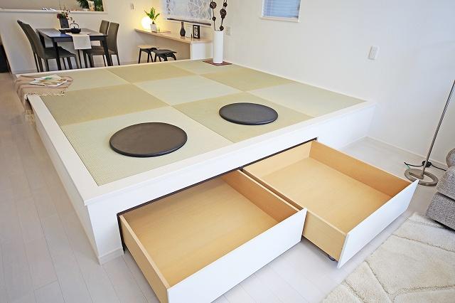 Receipt.  ☆ Japanese-style room under the floor storage It can be stored and refreshing, such as children's toys