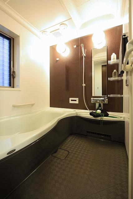 Bathroom.  ☆ bathroom With sound shower that you can bathe while listening to the mist sauna or bathroom heating and your favorite music!