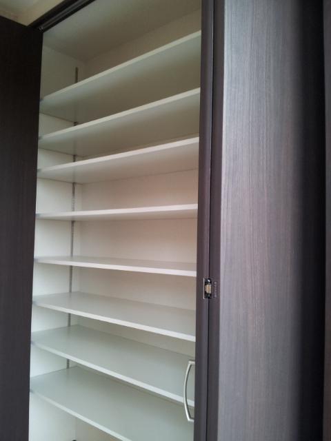 Building plan example (Perth ・ Introspection). Entrance Shoe box