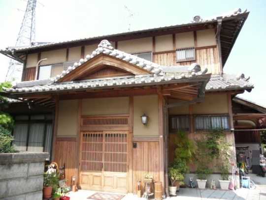 Local appearance photo. Taken from the property front