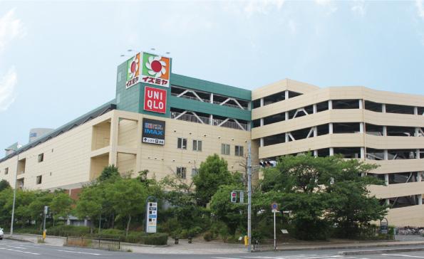 Supermarket. Izumiya A great help if there is a large supermarket in 380m walk about 5 minutes to the west Kishiwada shop! Fresh food, of course, Daily necessities, Consumer electronics, Fashion such as Uniqlo.