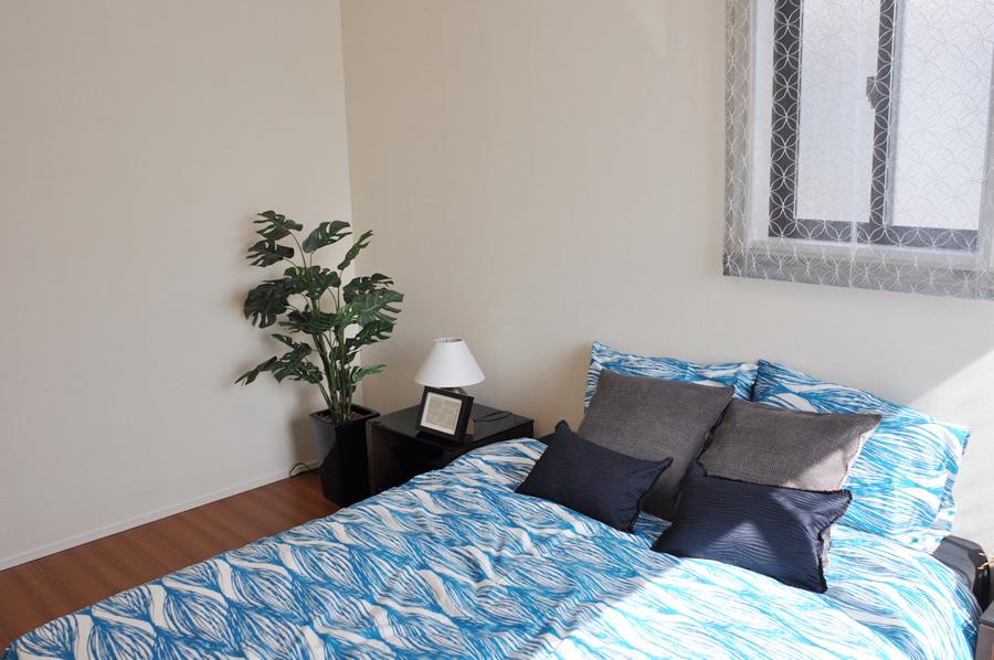 Non-living room. The light coming through the large windows, A refreshing awakening. (No. 1 destination local model house / Shooting on site)