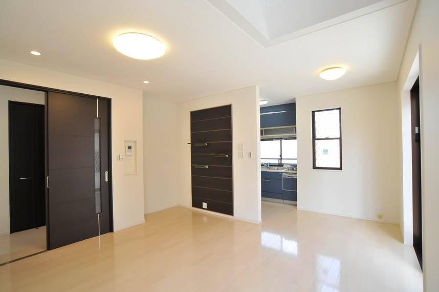 Other. Also our area of ​​strength for spacious and produce a space. Proposed storage capacity of up using the loft.