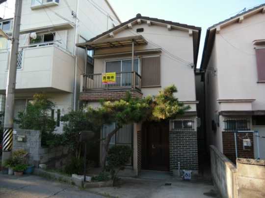 Local appearance photo. Taken from the property south