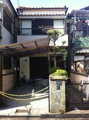 Local appearance photo. Shooting from the front