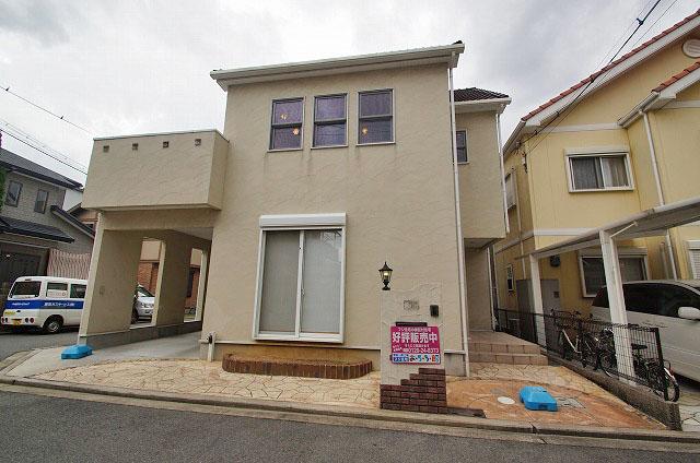 Local appearance photo. Corner lot