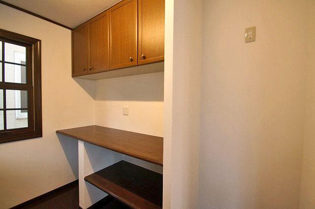 Kitchen. Storage rack