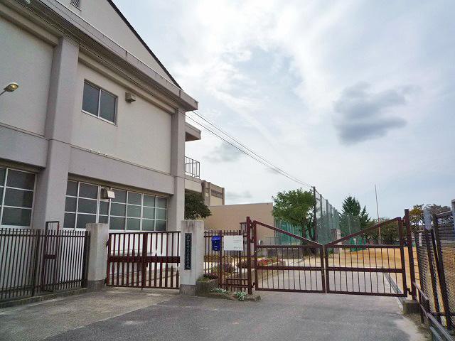 Junior high school. Yamadainaka 690m to school