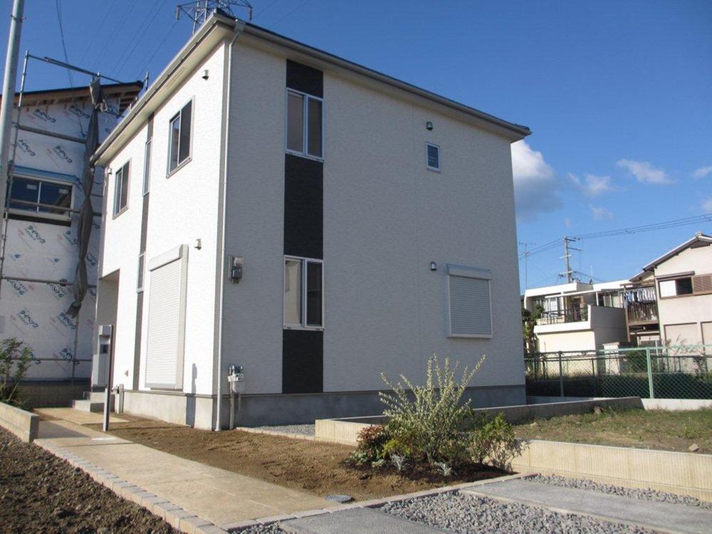 Local appearance photo. Local (11 May 2013) Shooting