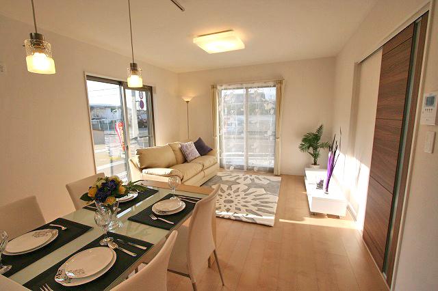 Building plan example (introspection photo). Living If you relax in a corner sofa, Airy space to the outdoor line of sight comes out.