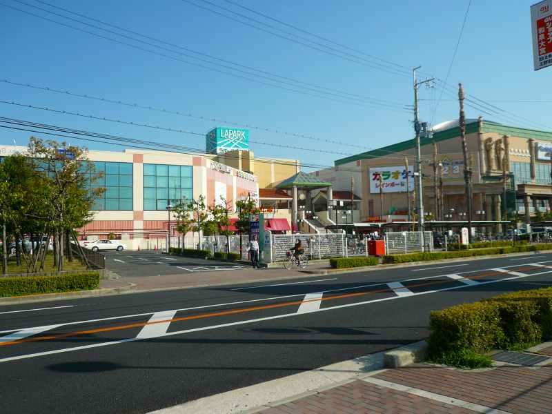 Shopping centre. Until Rapaku 900m
