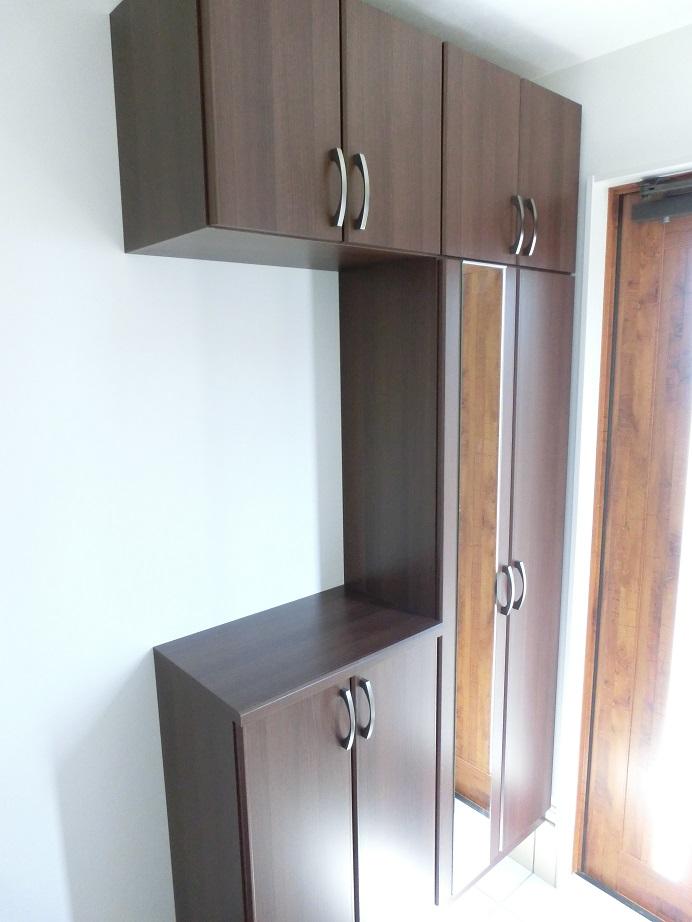 Entrance. With a shoe box