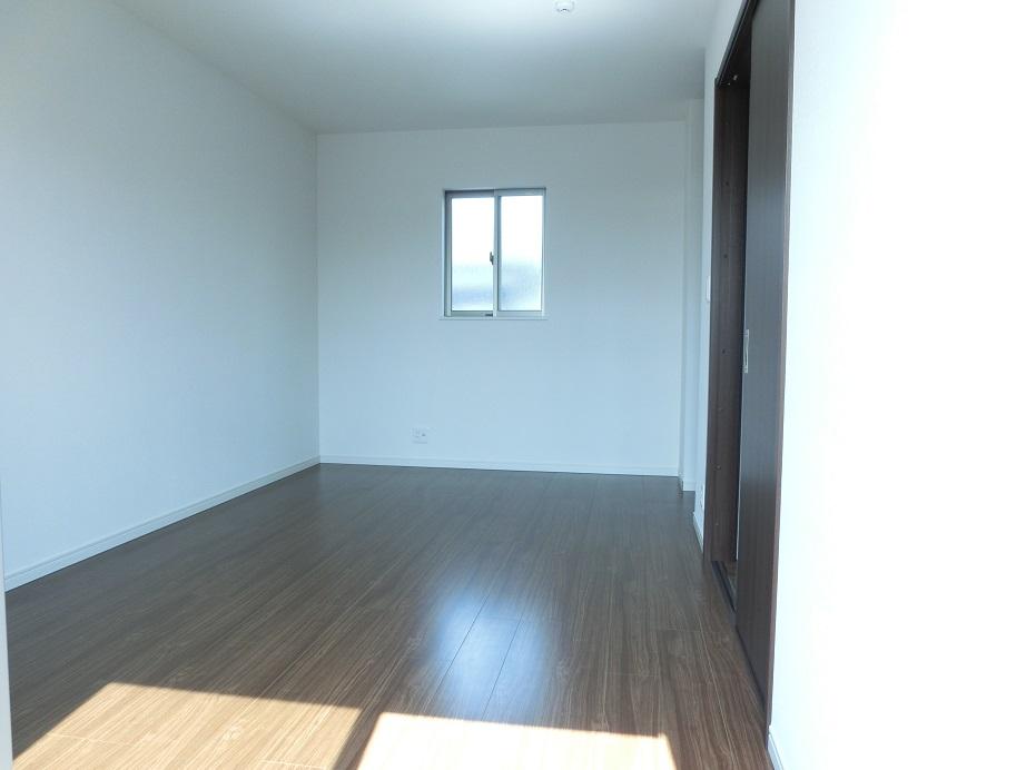 Non-living room. 2 Kaiyoshitsu