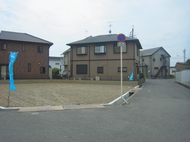 Local land photo. Since the corner lot of, You can also consider a high degree of freedom such as the location of the entrance. 