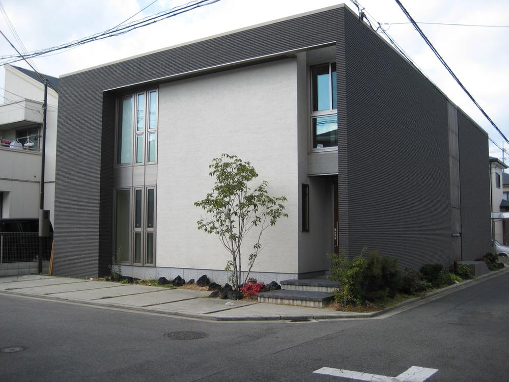 Local appearance photo. Local (January 2012) shooting