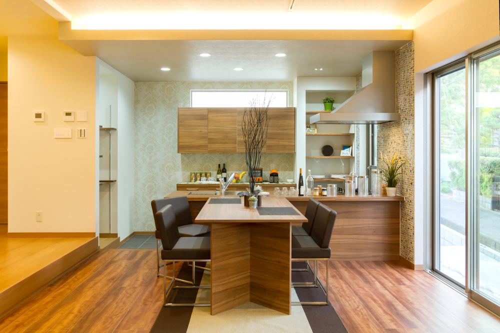 Other introspection. Gently wraps the light, Each lighting gives a warm impression.