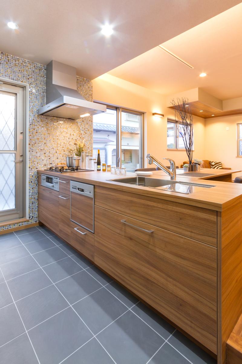 Kitchen. Spacious and not only fashionable, It leads to the family of the conversation or to cook with children.