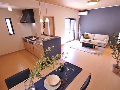 Living. Refreshing dining with a sense of openness. If you enclose the dining table in the family, Also proceed conversations meal.