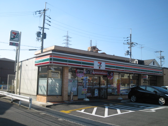 Convenience store. Seven-Eleven Kishiwada Shimoikeda the town store (convenience store) to 757m