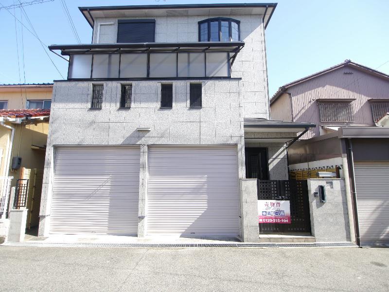 Local appearance photo. Local shooting