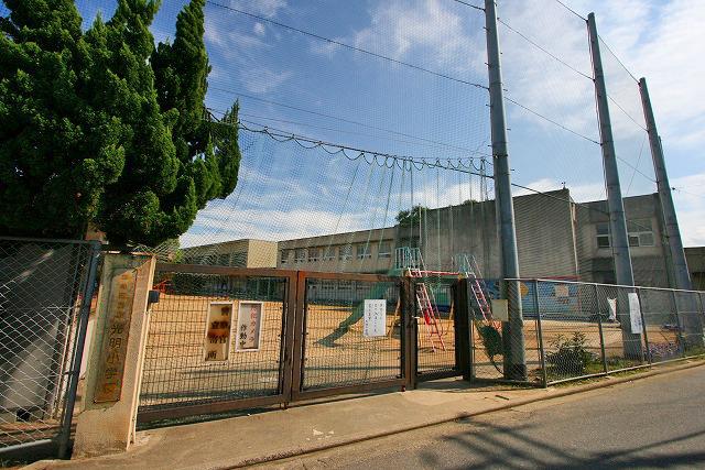 Primary school. 550m to Guangming Elementary School