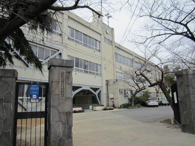 Junior high school. Haruki 240m until junior high school