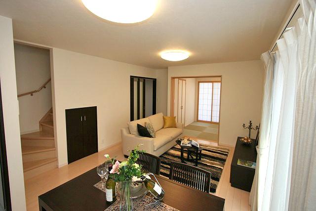 Living. Living stairs state of the family can be seen well