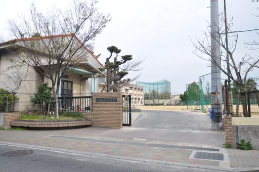 Junior high school. Kishiwada Municipal Kishiki until junior high school 788m