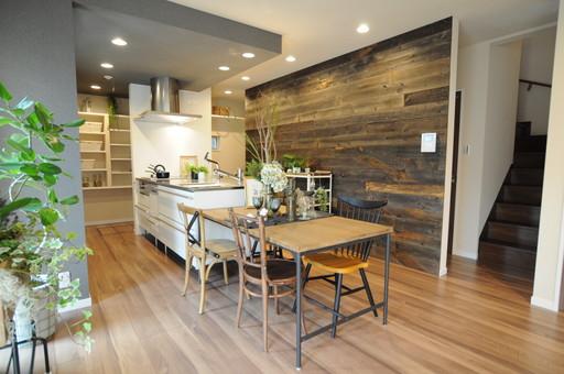 Model house photo. If you are using on the wall one side a genuine old, LDK drifting antique atmosphere. Model house