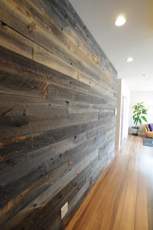 Model house photo. Powerful, Of wall-to-wall old. A close look at and can feel the texture and texture of the real thing unique. Model house