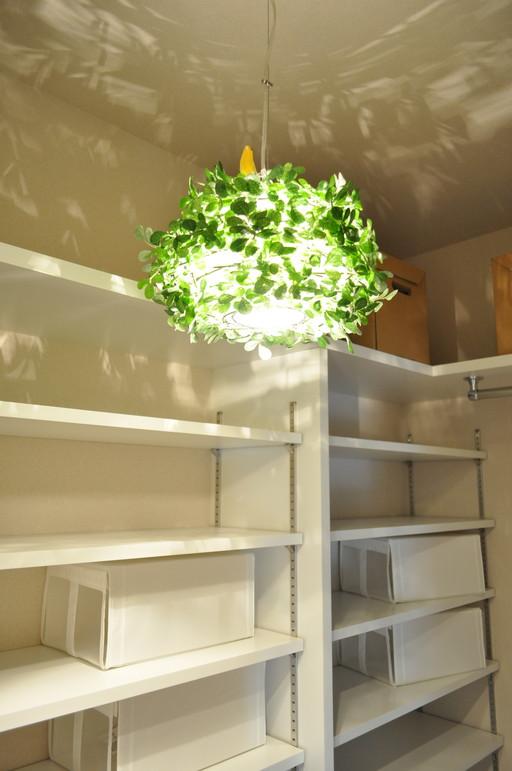 Arranged in the foyer next to, Shoe cloak. So that the look and feel fine, It is unified with white also easily be accommodated family of shoes of large capacity. Model house. Arranged in the foyer next to, Shoe cloak. So that the look and feel fine, It is unified with white also easily be accommodated family of shoes of large capacity.