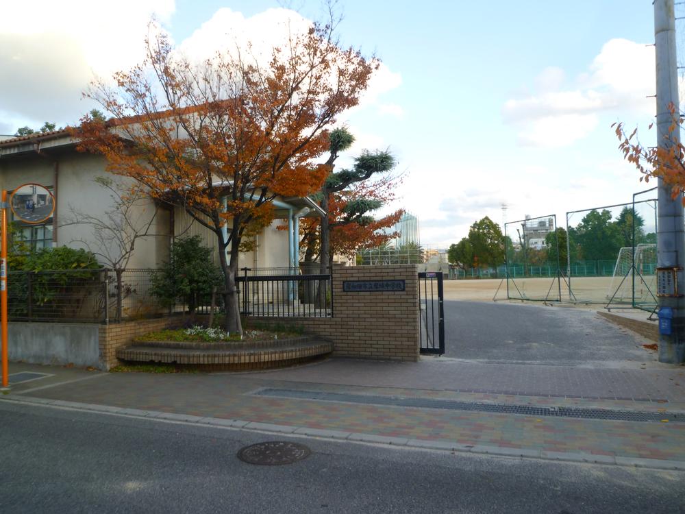 Junior high school. Kishiwada Municipal Kishiki until junior high school 793m