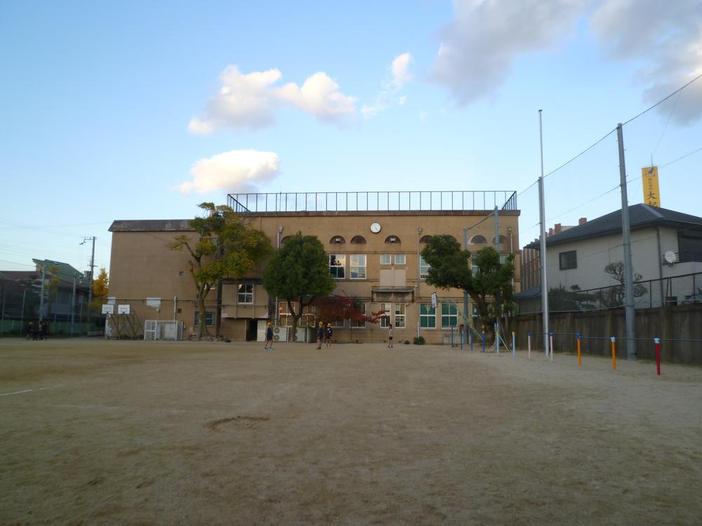 Primary school. Kishiwada closeness of the stand the central relief of schools in families with 576m small children up to elementary school!