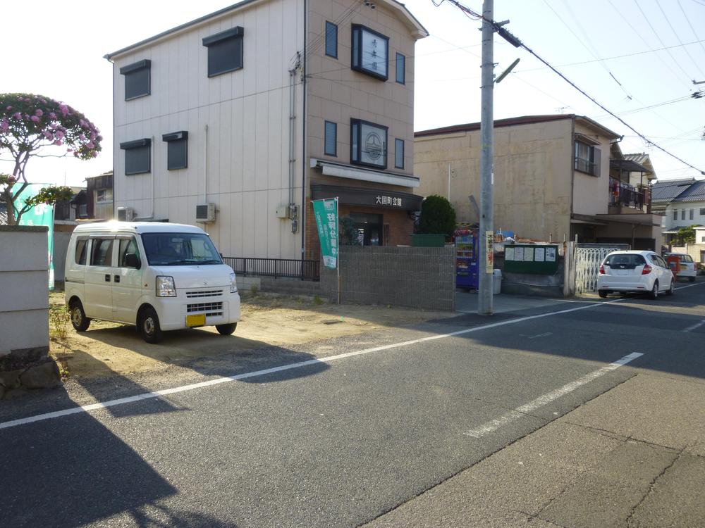 Local photos, including front road. Local (12 May 2013) Shooting