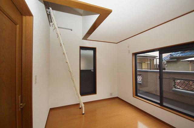 Non-living room. 2 Kaiyoshitsu