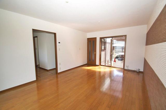 Living. Cross Insect