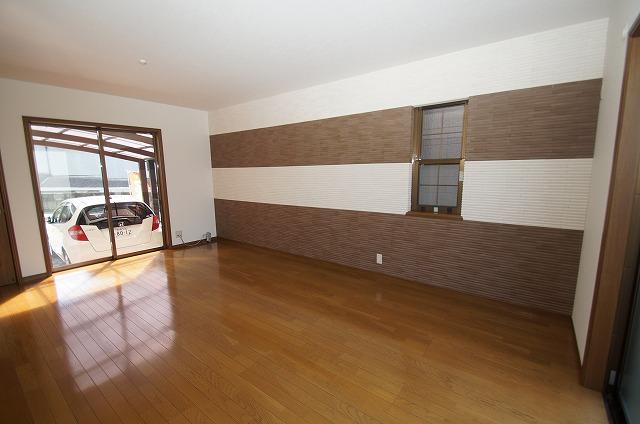 Living. In part of the living room wall was Hari eco-carat to clean the air (Image front wall portion)