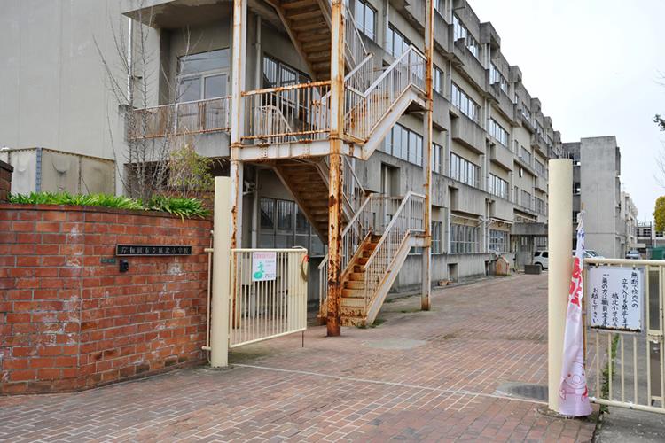 Primary school. Municipal Johoku until elementary school 1160m