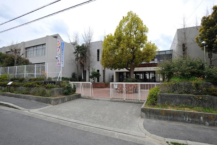 Junior high school. 790m up to municipal North Junior High School