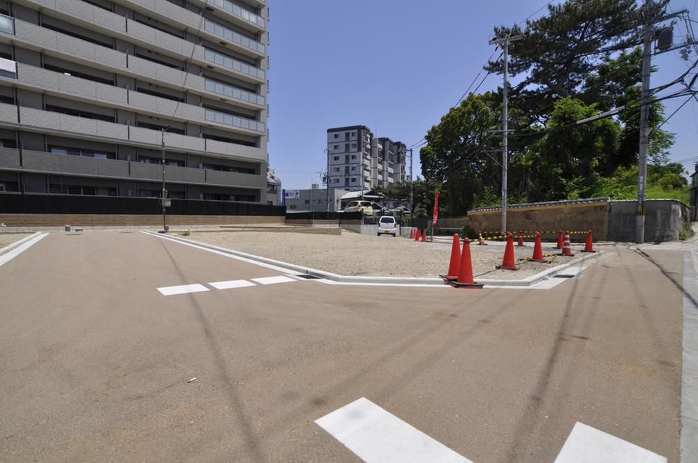 Local photos, including front road. Local (June 2013 shooting)