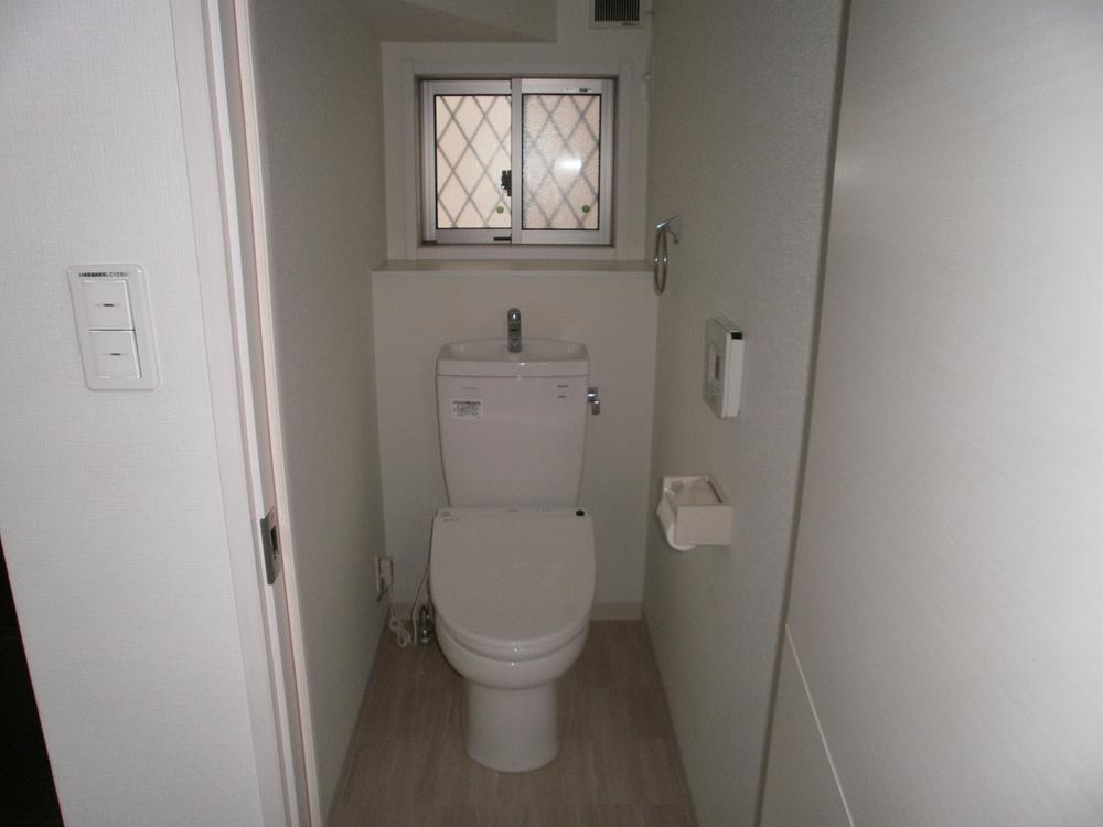 Toilet. Indoor (January 2014) Shooting