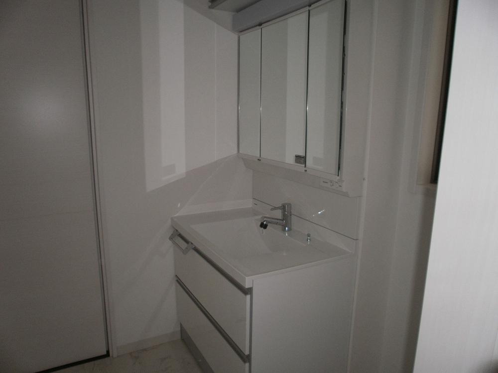 Wash basin, toilet. Indoor (January 2014) Shooting