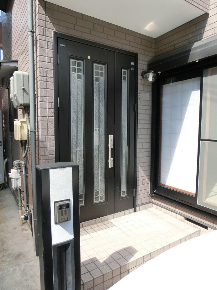 Entrance. Monitor intercom with