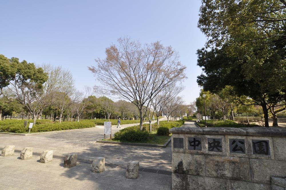 park. 210m to Central Park